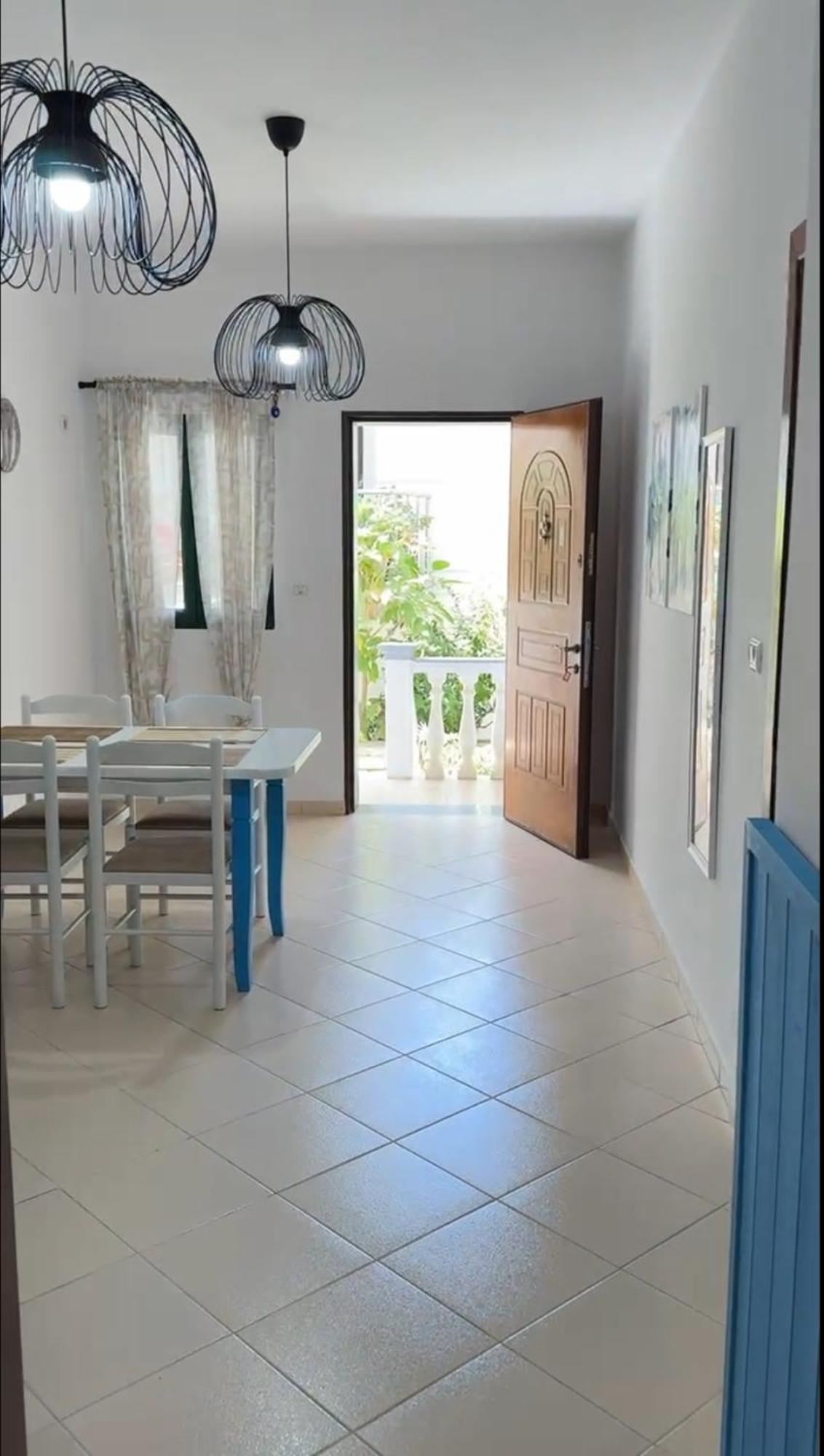 The White Donkey House * Sarandë